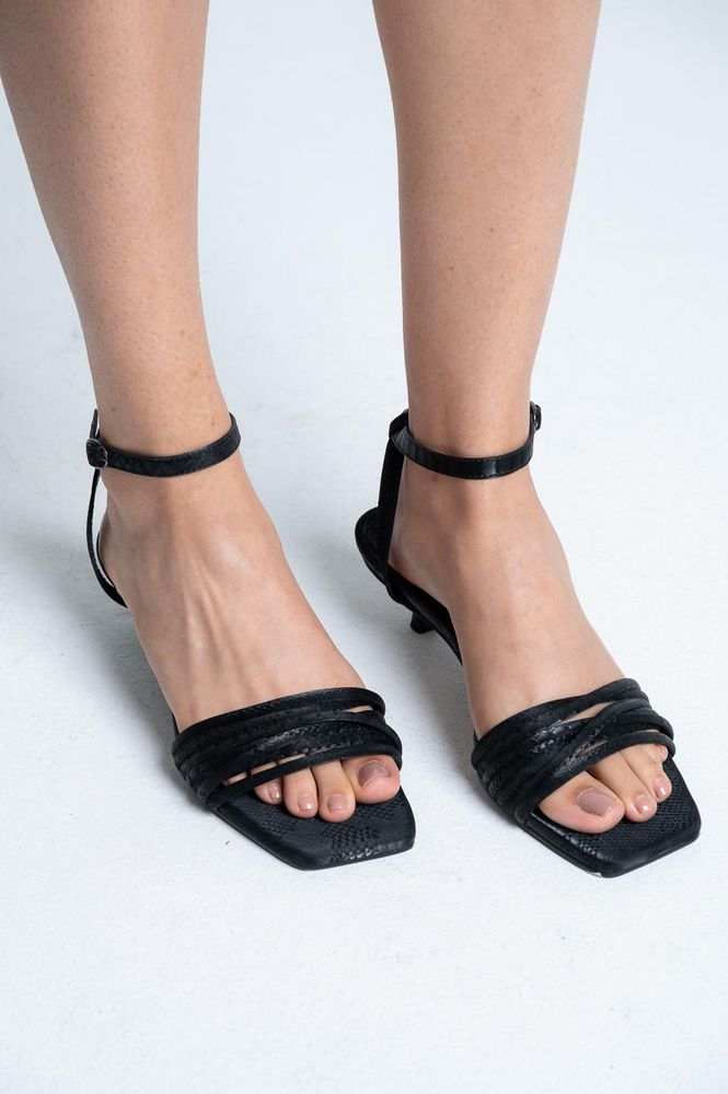 SANDALIA CORREAS SS1947A  ARKITECT X JORGE DUQUE