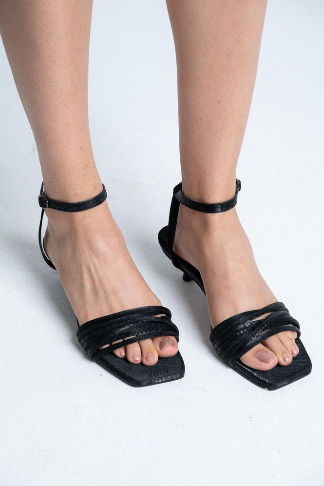 SANDALIA-CORREAS-ARKITECT-3857668_a.jpg