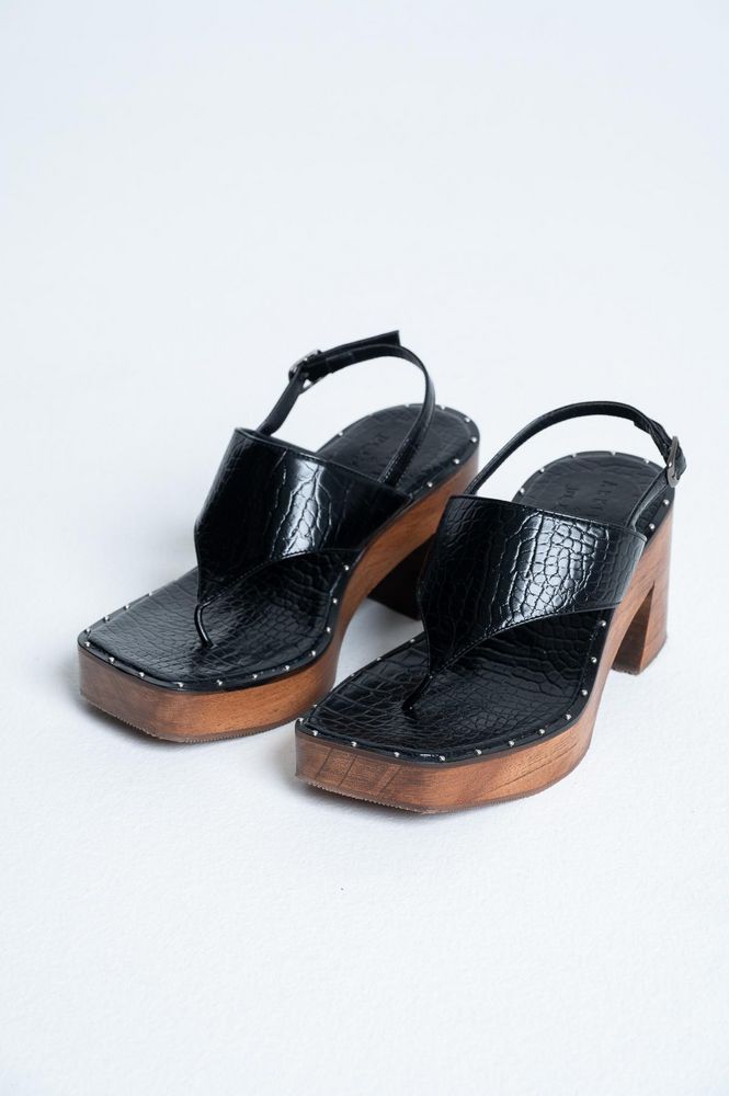 SANDALIAS TRESPUNTADAS BY1944A  ARKITECT X JORGE DUQUE
