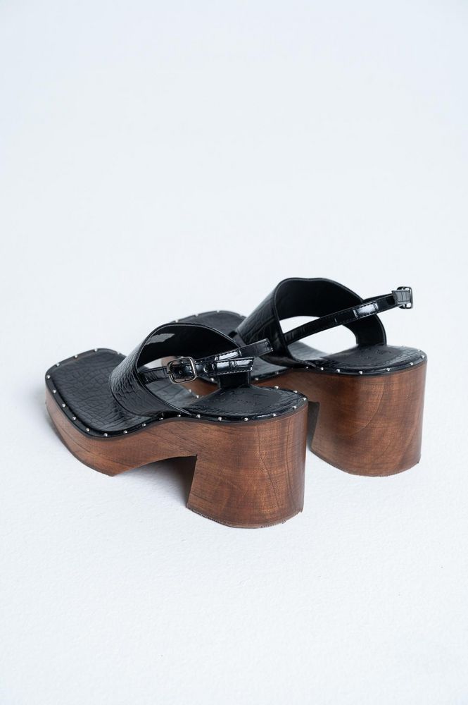 SANDALIAS TRESPUNTADAS BY1944A  ARKITECT X JORGE DUQUE