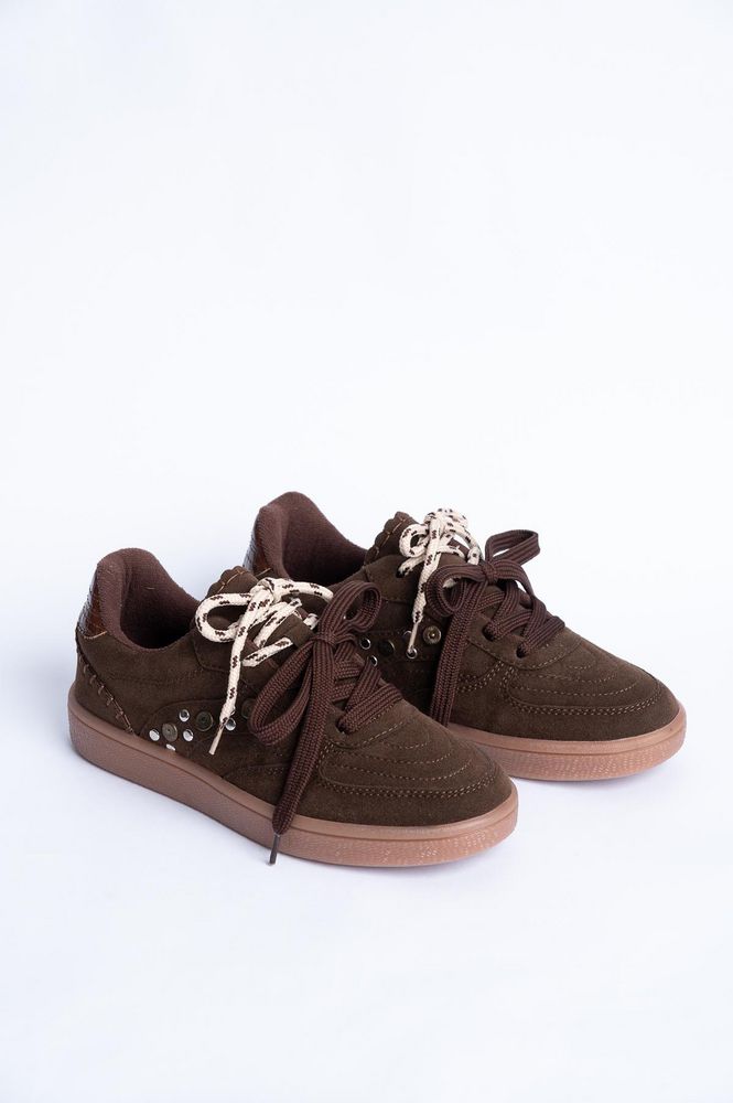 Tenis con Tachas y Costuras  ARKITECT