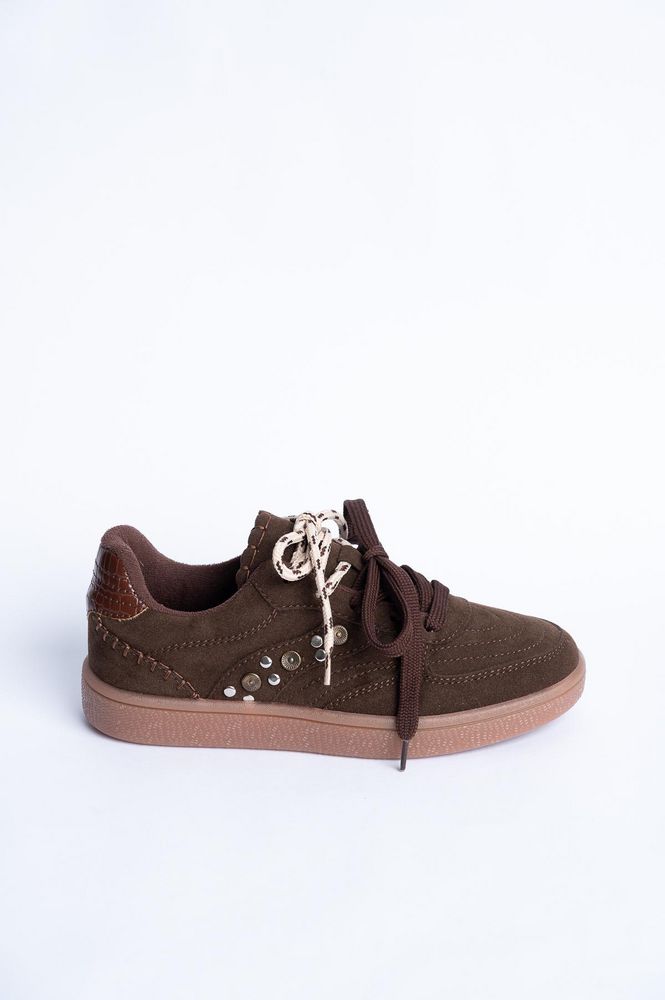 Tenis con Tachas y Costuras  ARKITECT
