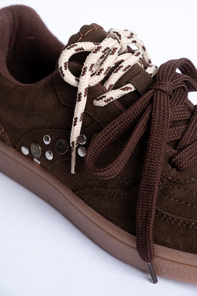 Tenis con Tachas y Costuras  ARKITECT