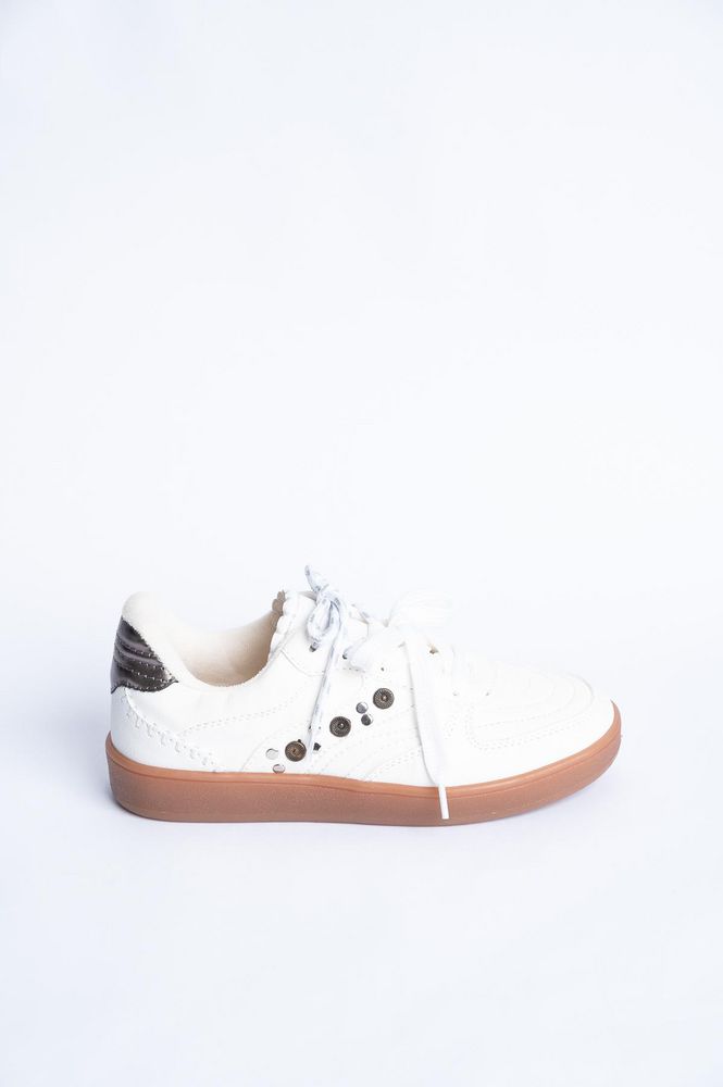 Tenis con Tachas y Costuras ARKITECT